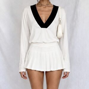 Vintage Y2K White Black Colorblock Long Sleeve V-Neck Blouse Knit Top Size XS/S